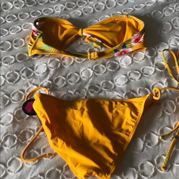 Mustard bikini top L bottom S - Picture 2 of 3